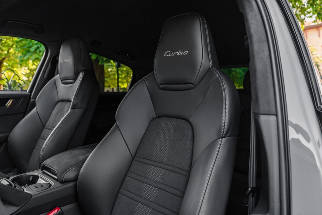 Porscche Cayenne Turbo Pack GT Interior 4
