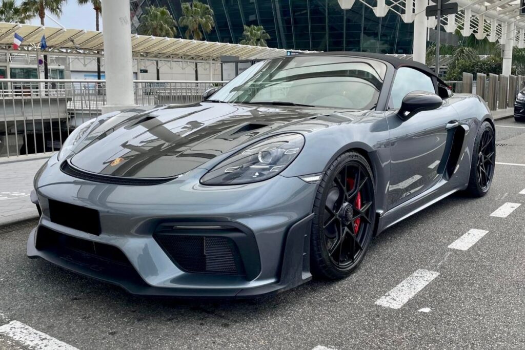 Porsche 718 Spyder RS Airport Front