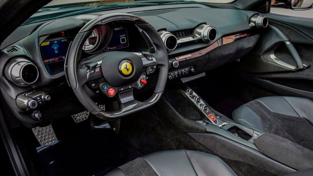 imgi_56_Ferrari-812-GTS-Black-Interior-3