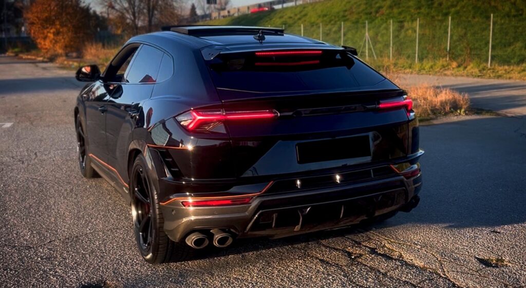Lamborghini Urus Perf Black Rear 2