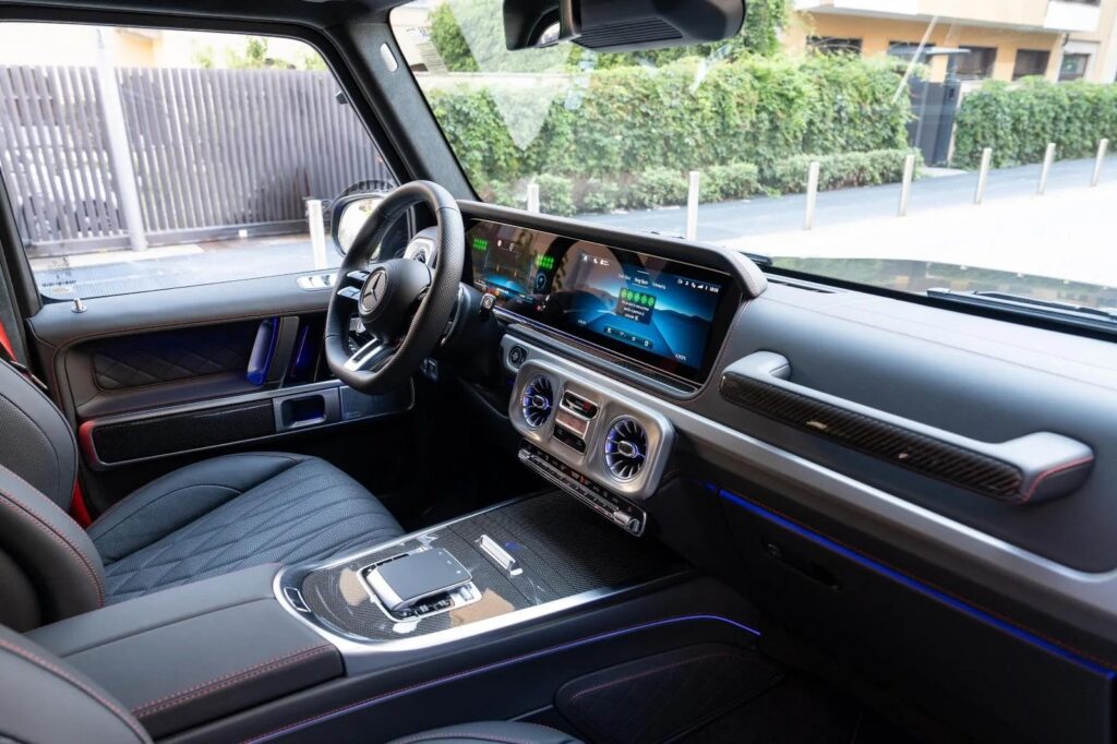 imgi_56_Mercedes-Benz-G63-AMG-2025-Interior
