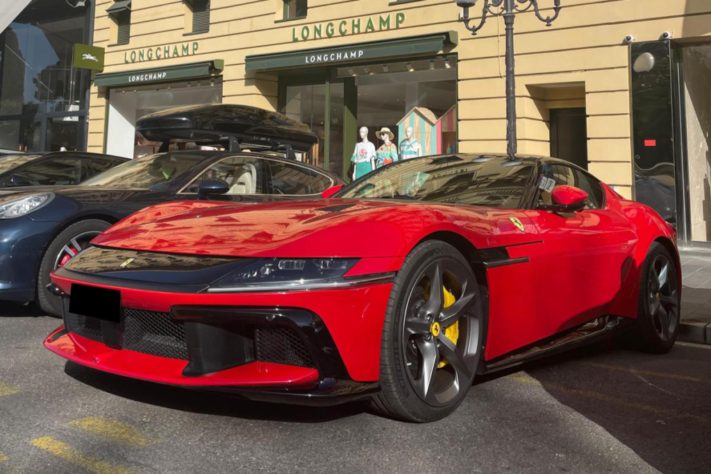 12Cilindri Red Cannes