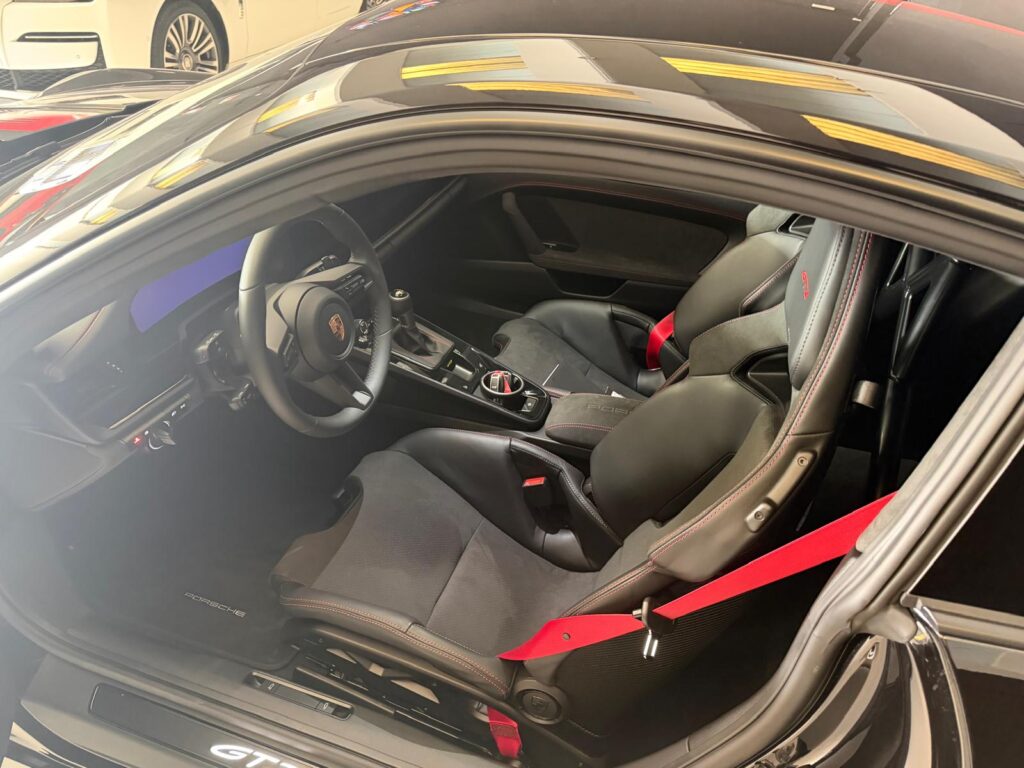 Porsche 911 GT3 992.2 Black-Red Interior 2