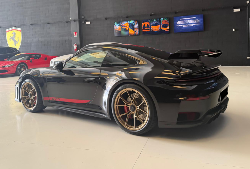 Porsche 911 GT3 992.2 Black-Red Side 2 Web