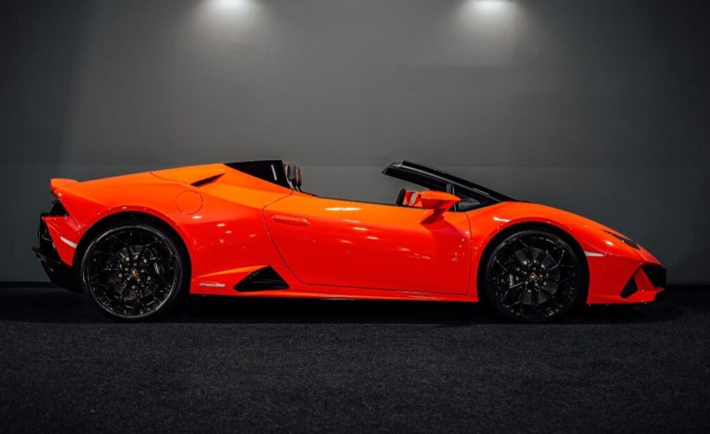 Huracan EVO Spyder Orange Side